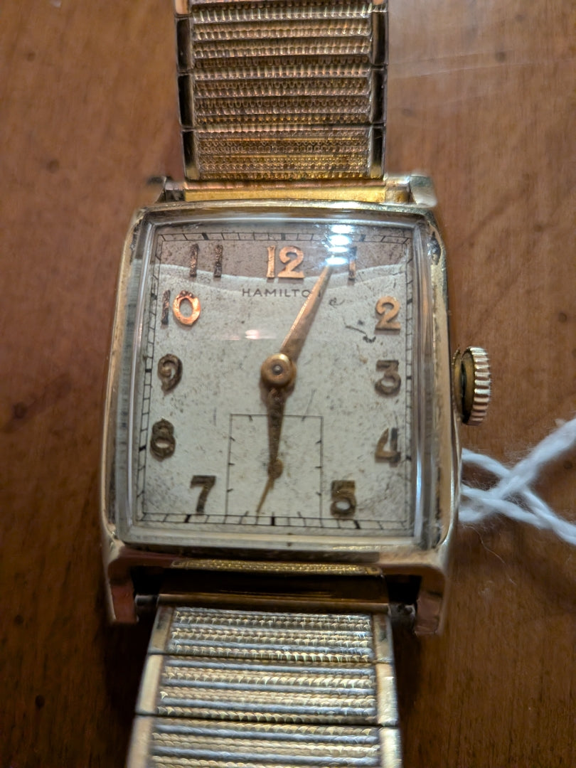 Hamilton Tank - Gold 26mm sub secnd