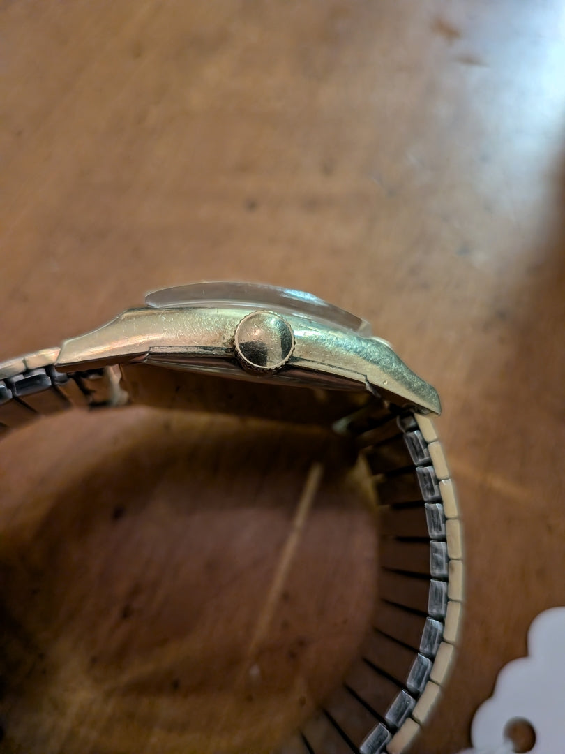 Hamilton Tank - Gold 26mm sub secnd