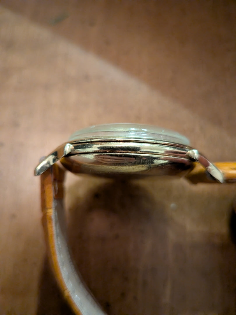 Omega 354 Bumper white Dial